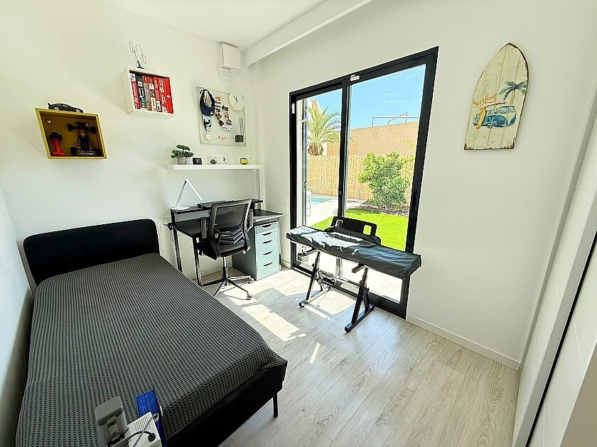 For sale - 3 Bedroom 2 Bathroom House - Detached Villa in Orihuela - La Zenia  - Alicante