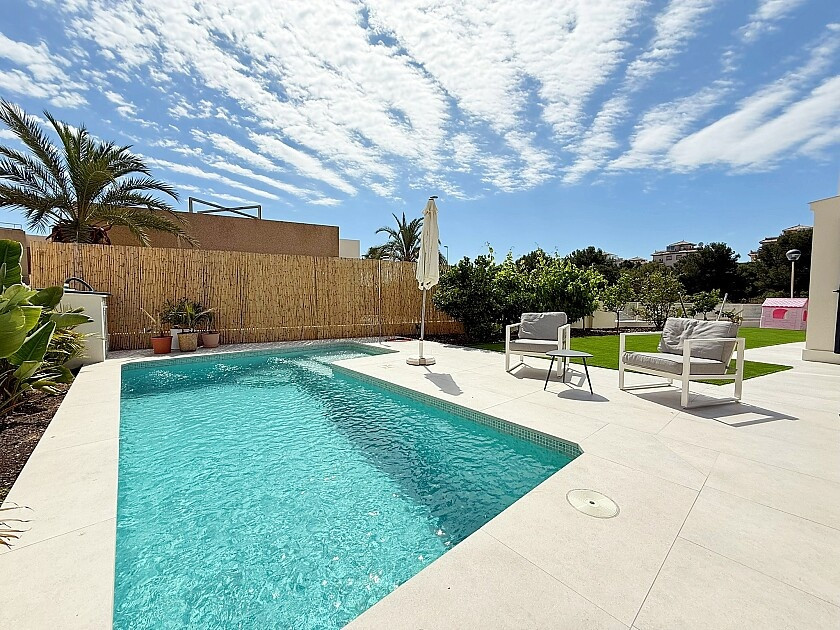 For sale - 3 Bedroom 2 Bathroom House - Detached Villa in Orihuela - La Zenia  - Alicante