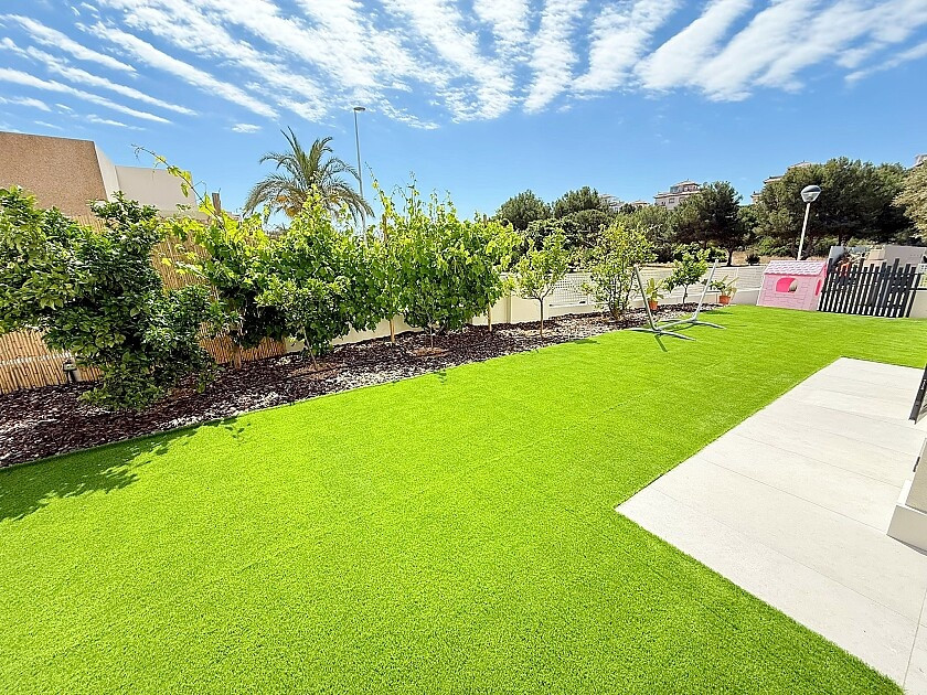 For sale - 3 Bedroom 2 Bathroom House - Detached Villa in Orihuela - La Zenia  - Alicante