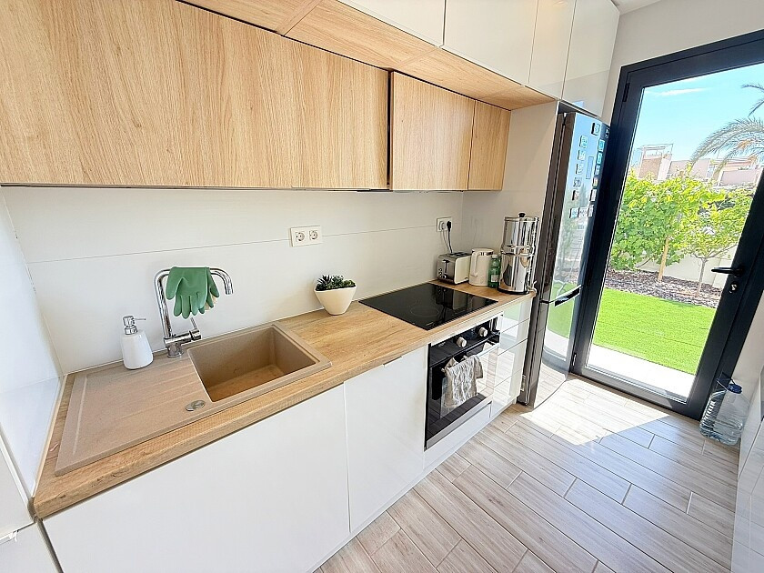 For sale - 3 Bedroom 2 Bathroom House - Detached Villa in Orihuela - La Zenia  - Alicante