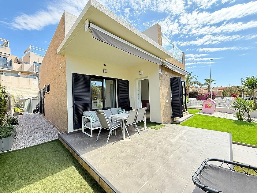 For sale - 3 Bedroom 2 Bathroom House - Detached Villa in Orihuela - La Zenia  - Alicante