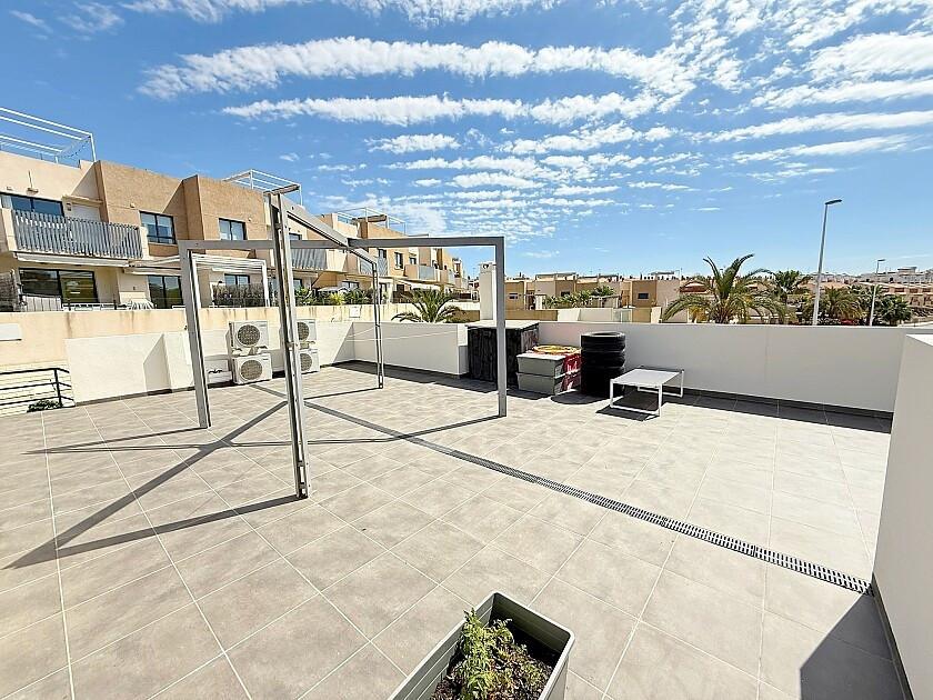 For sale - 3 Bedroom 2 Bathroom House - Detached Villa in Orihuela - La Zenia  - Alicante