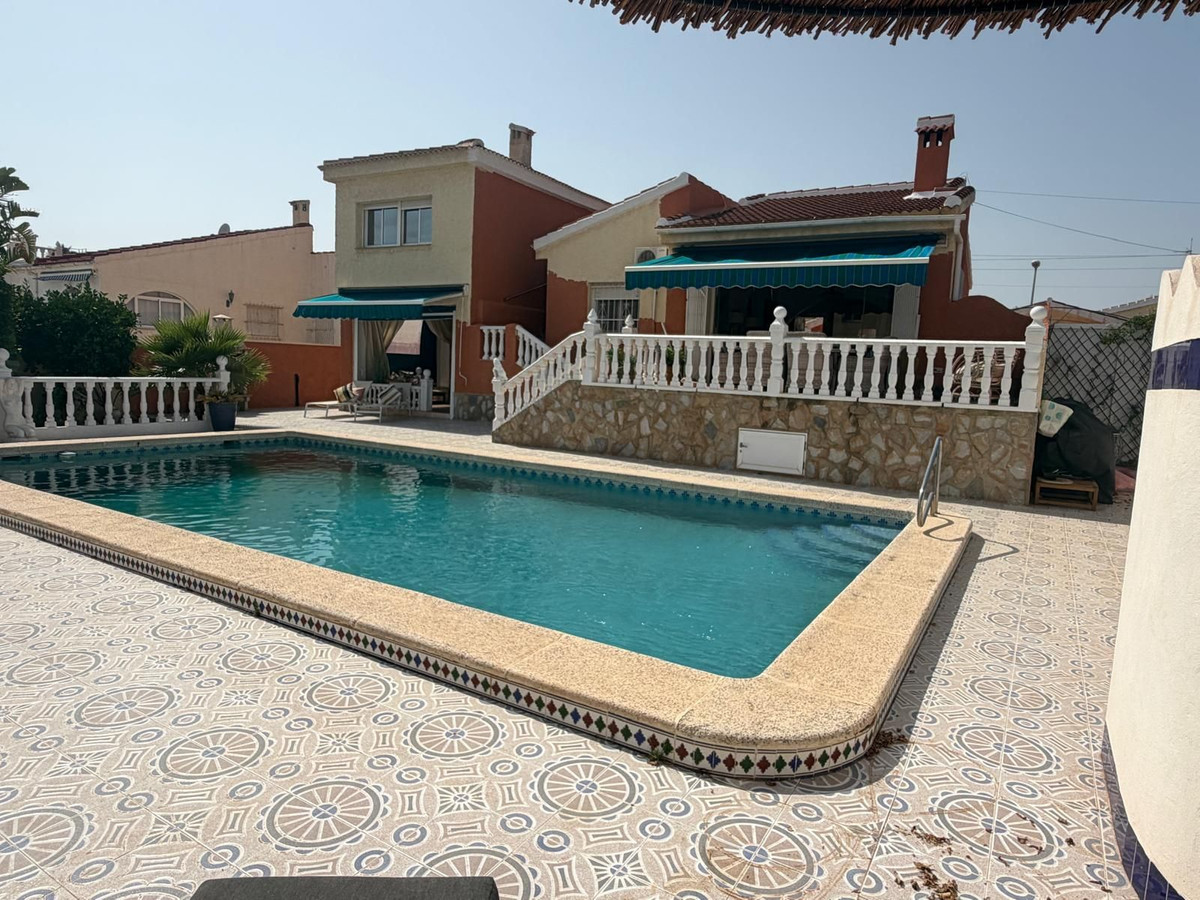 For sale - 4 Bedroom 4 Bathroom House - Detached Villa in Rojales - Ciudad Quesada  - Alicante