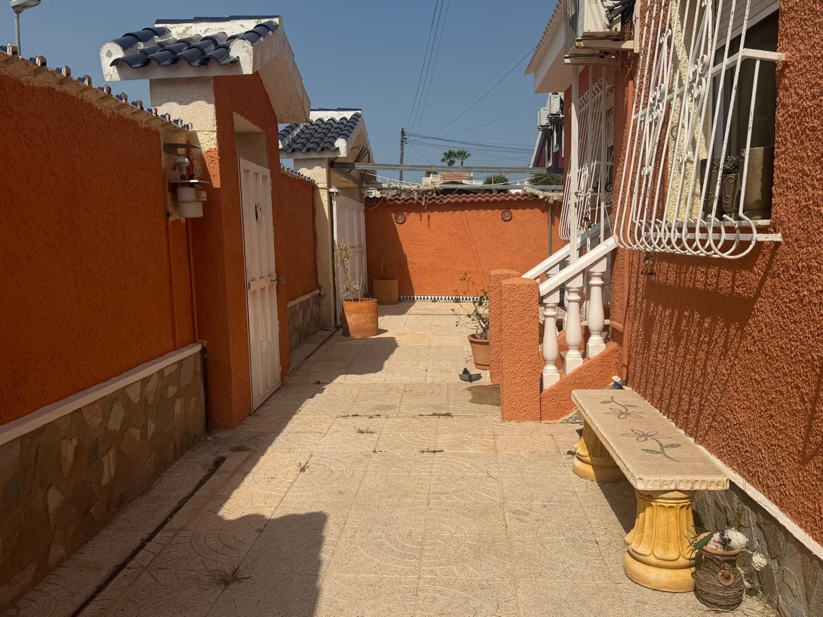For sale - 4 Bedroom 4 Bathroom House - Detached Villa in Rojales - Ciudad Quesada  - Alicante