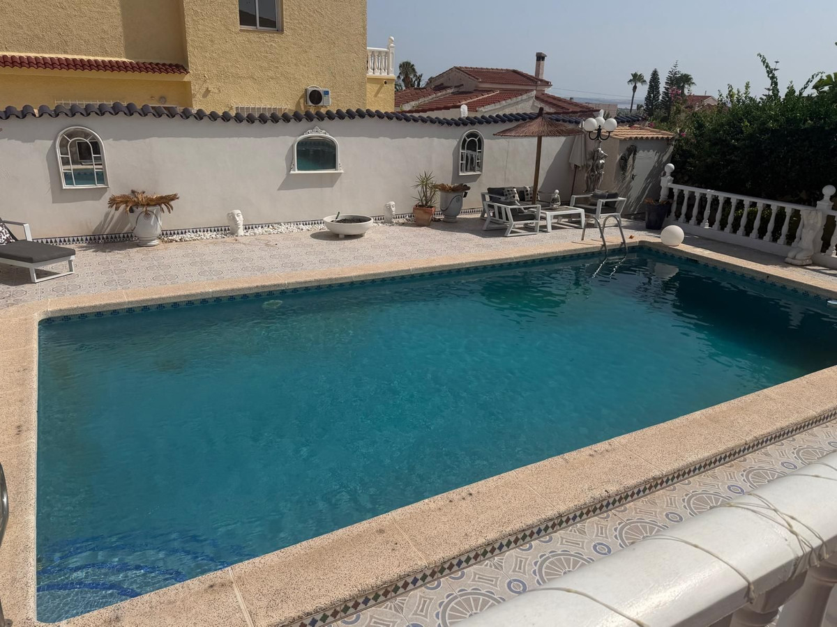 For sale - 4 Bedroom 4 Bathroom House - Detached Villa in Rojales - Ciudad Quesada  - Alicante