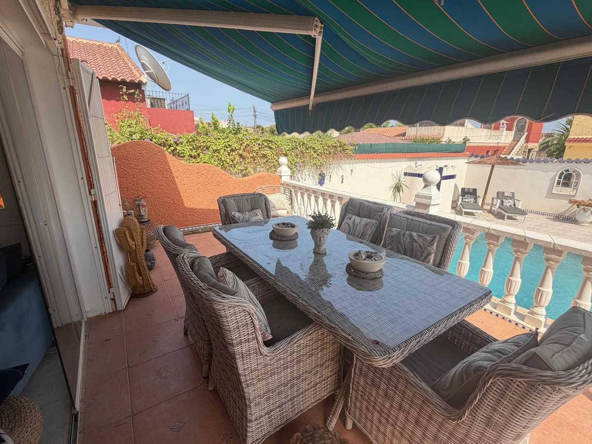 For sale - 4 Bedroom 4 Bathroom House - Detached Villa in Rojales - Ciudad Quesada  - Alicante