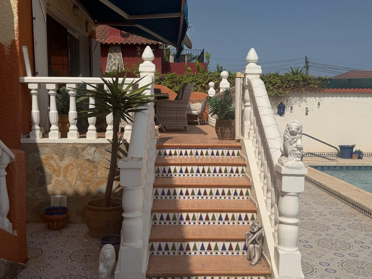 For sale - 4 Bedroom 4 Bathroom House - Detached Villa in Rojales - Ciudad Quesada  - Alicante