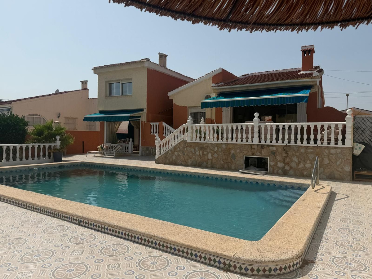 For sale - 4 Bedroom 4 Bathroom House - Detached Villa in Rojales - Ciudad Quesada  - Alicante
