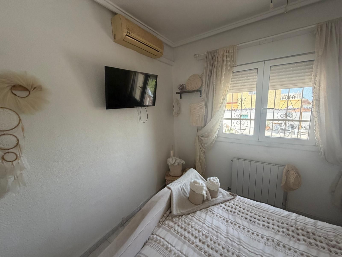 For sale - 4 Bedroom 4 Bathroom House - Detached Villa in Rojales - Ciudad Quesada  - Alicante