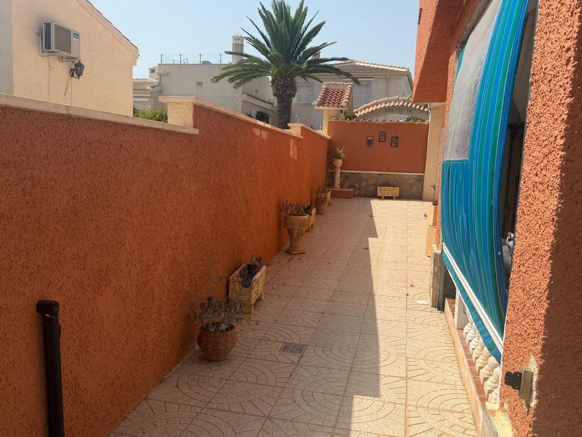For sale - 4 Bedroom 4 Bathroom House - Detached Villa in Rojales - Ciudad Quesada  - Alicante
