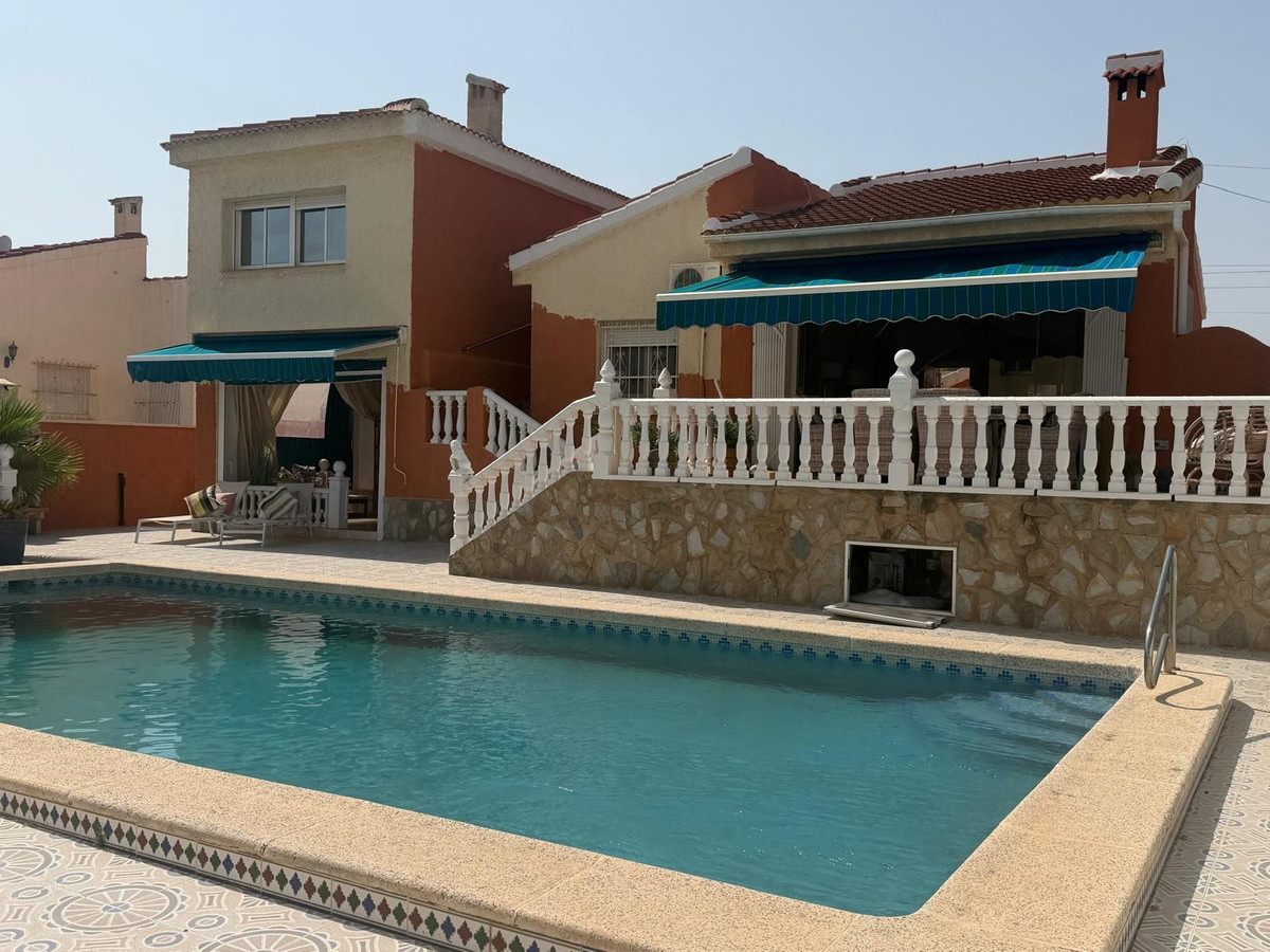 For sale - 4 Bedroom 4 Bathroom House - Detached Villa in Rojales - Ciudad Quesada  - Alicante