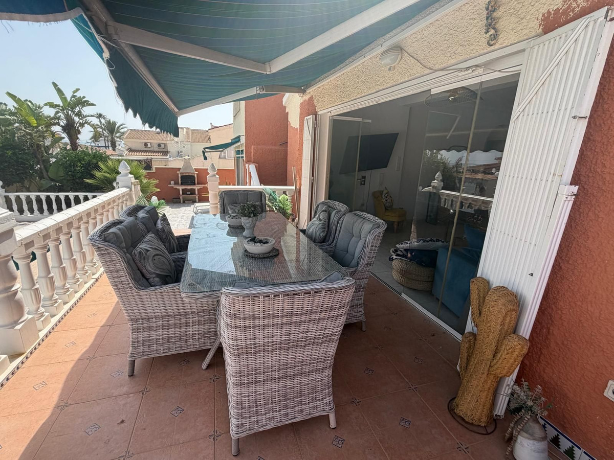 For sale - 4 Bedroom 4 Bathroom House - Detached Villa in Rojales - Ciudad Quesada  - Alicante