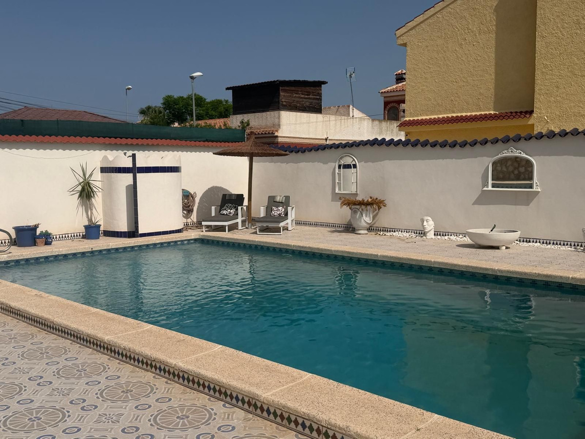 For sale - 4 Bedroom 4 Bathroom House - Detached Villa in Rojales - Ciudad Quesada  - Alicante