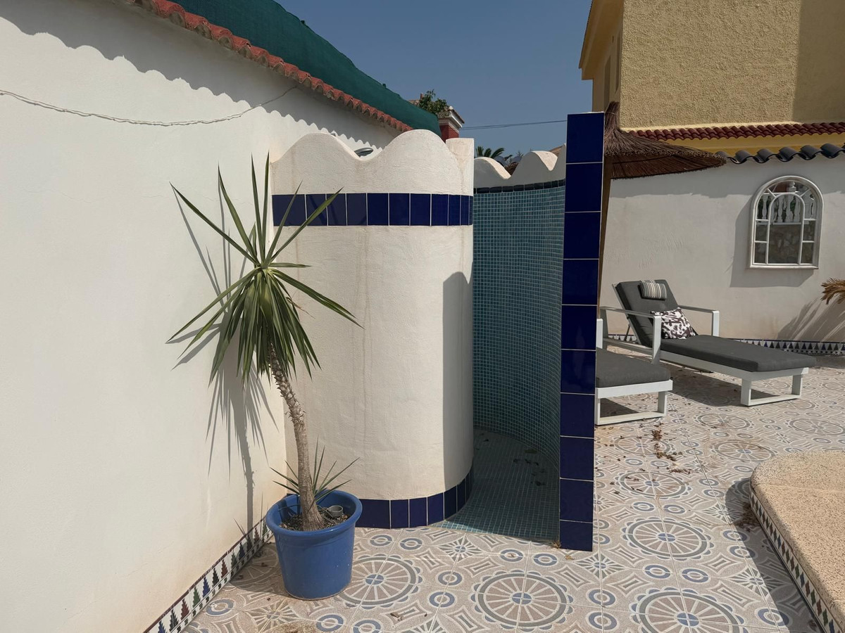 For sale - 4 Bedroom 4 Bathroom House - Detached Villa in Rojales - Ciudad Quesada  - Alicante