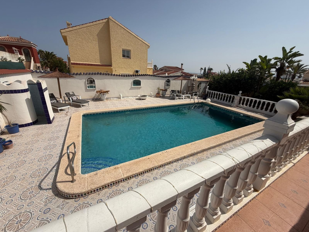 For sale - 4 Bedroom 4 Bathroom House - Detached Villa in Rojales - Ciudad Quesada  - Alicante