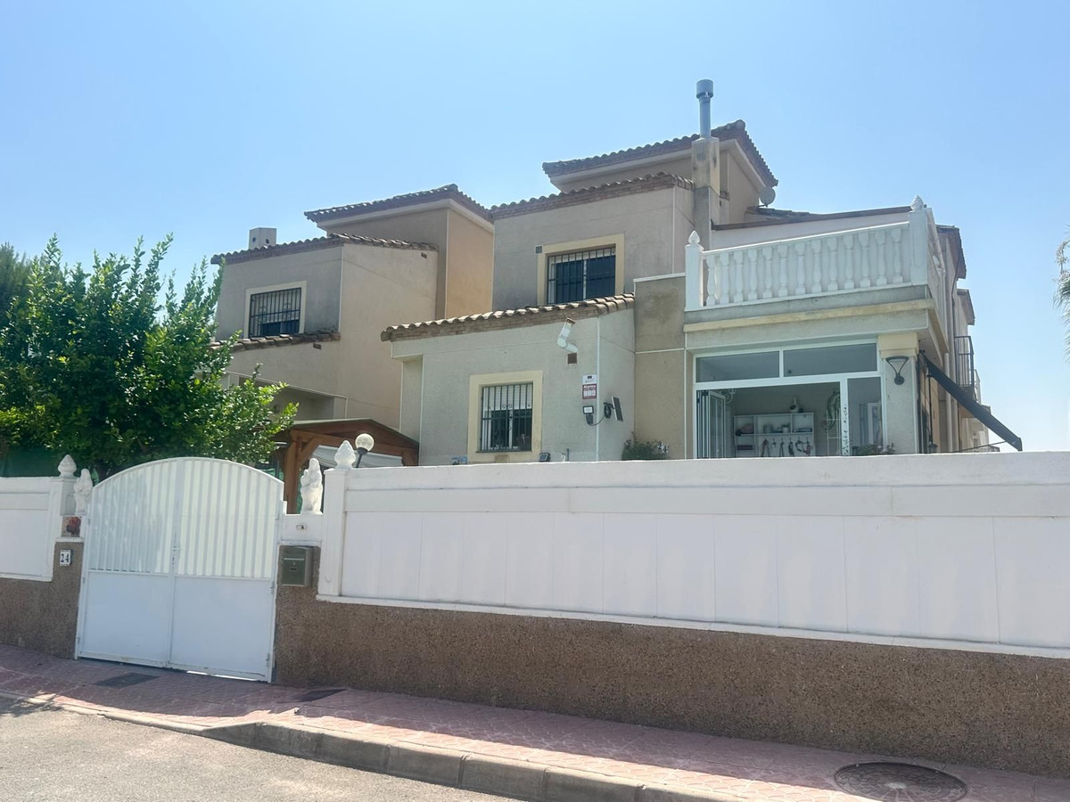 For sale - 3 Bedroom 2 Bathroom House - Detached Villa in Algorfa - Algorfa Centro  - Alicante
