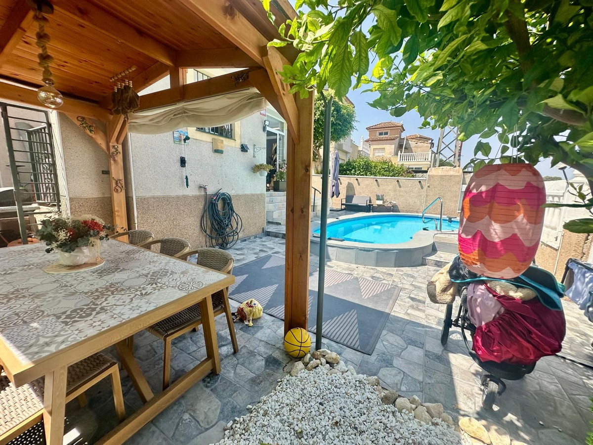 For sale - 3 Bedroom 2 Bathroom House - Detached Villa in Algorfa - Algorfa Centro  - Alicante