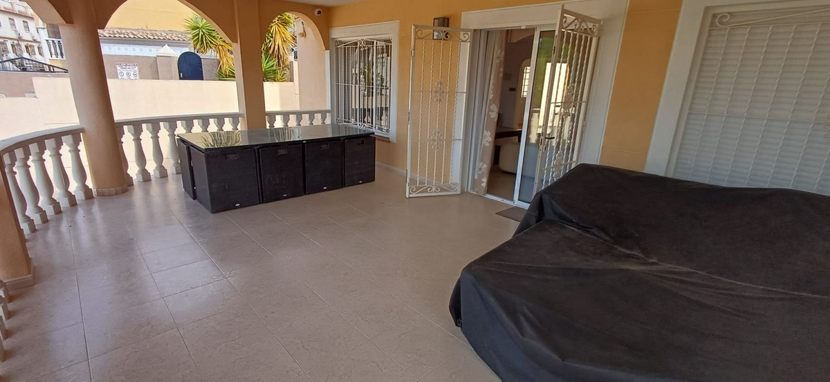 For sale - 5 Bedroom 4 Bathroom House - Detached Villa in Algorfa - Algorfa Centro  - Alicante