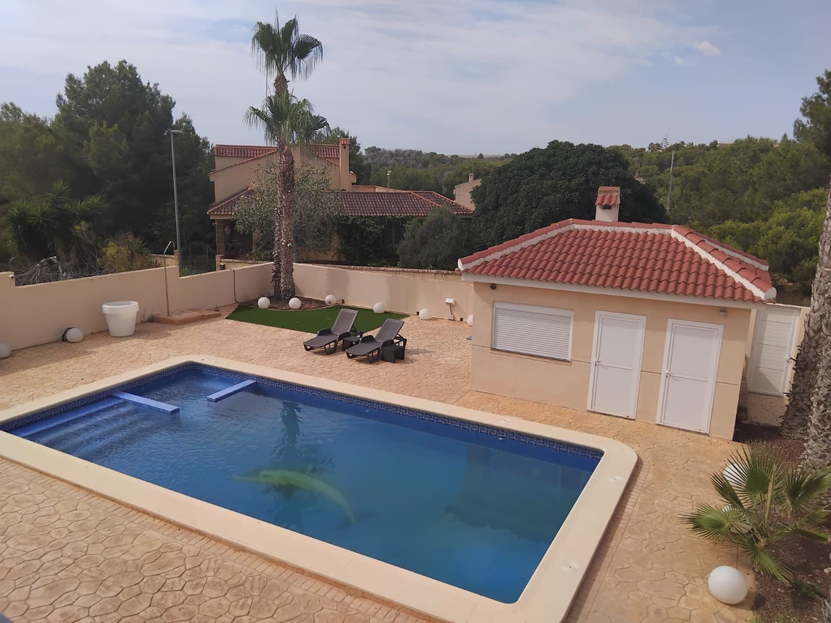 For sale - 5 Bedroom 4 Bathroom House - Detached Villa in Algorfa - Algorfa Centro  - Alicante