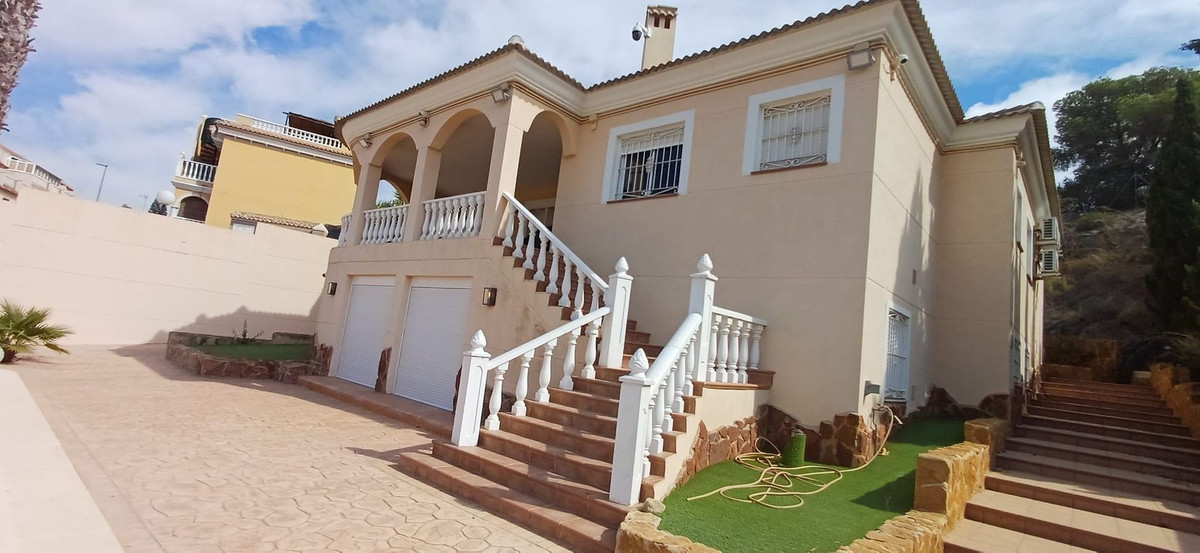 For sale - 5 Bedroom 4 Bathroom House - Detached Villa in Algorfa - Algorfa Centro  - Alicante