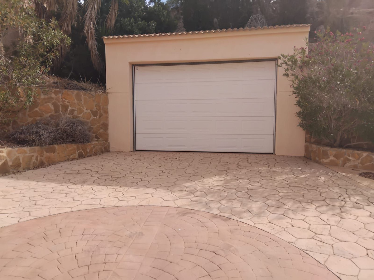 For sale - 5 Bedroom 4 Bathroom House - Detached Villa in Algorfa - Algorfa Centro  - Alicante