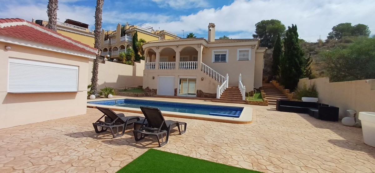 For sale - 5 Bedroom 4 Bathroom House - Detached Villa in Algorfa - Algorfa Centro  - Alicante
