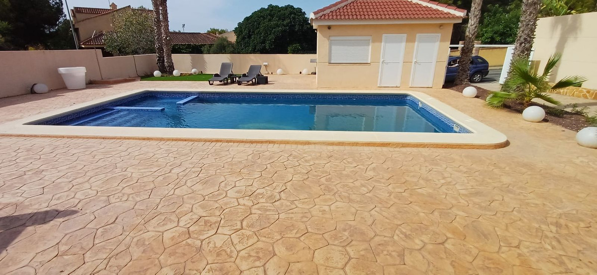 For sale - 5 Bedroom 4 Bathroom House - Detached Villa in Algorfa - Algorfa Centro  - Alicante
