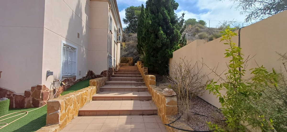 For sale - 5 Bedroom 4 Bathroom House - Detached Villa in Algorfa - Algorfa Centro  - Alicante