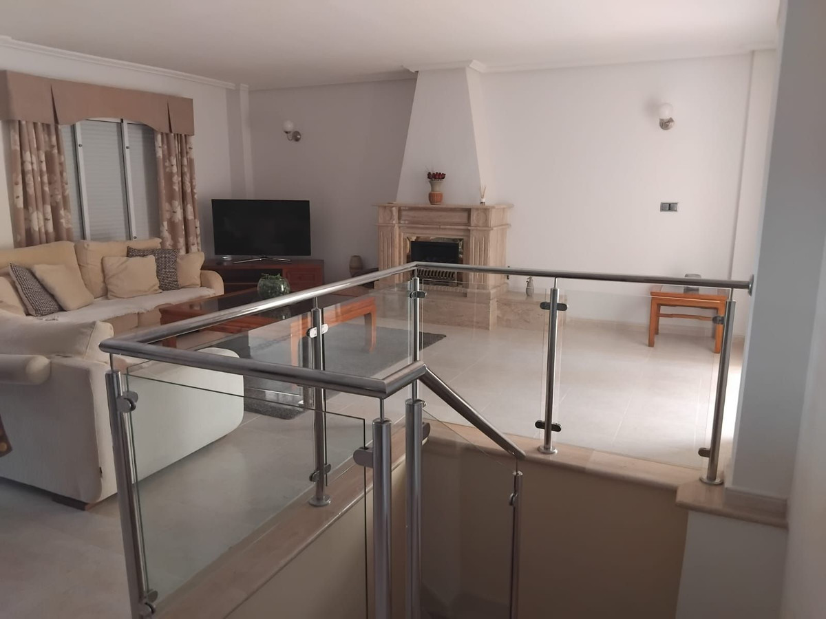 For sale - 5 Bedroom 4 Bathroom House - Detached Villa in Algorfa - Algorfa Centro  - Alicante