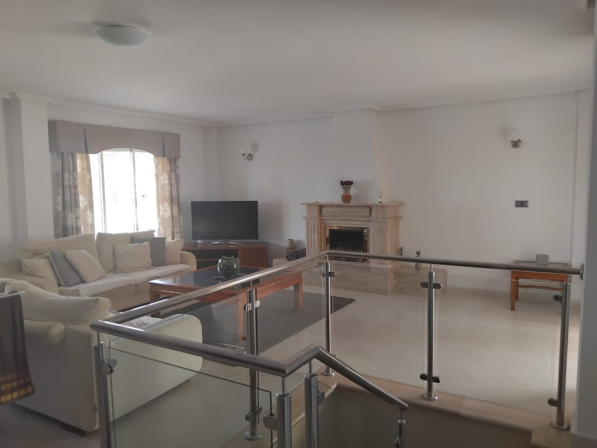 For sale - 5 Bedroom 4 Bathroom House - Detached Villa in Algorfa - Algorfa Centro  - Alicante