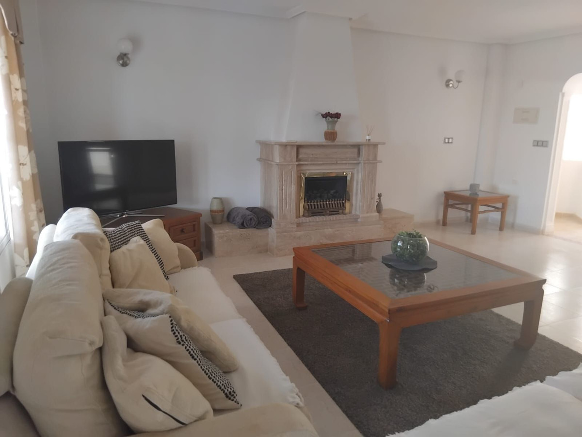 For sale - 5 Bedroom 4 Bathroom House - Detached Villa in Algorfa - Algorfa Centro  - Alicante