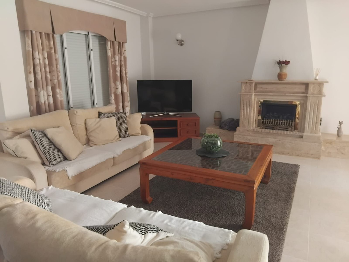 For sale - 5 Bedroom 4 Bathroom House - Detached Villa in Algorfa - Algorfa Centro  - Alicante