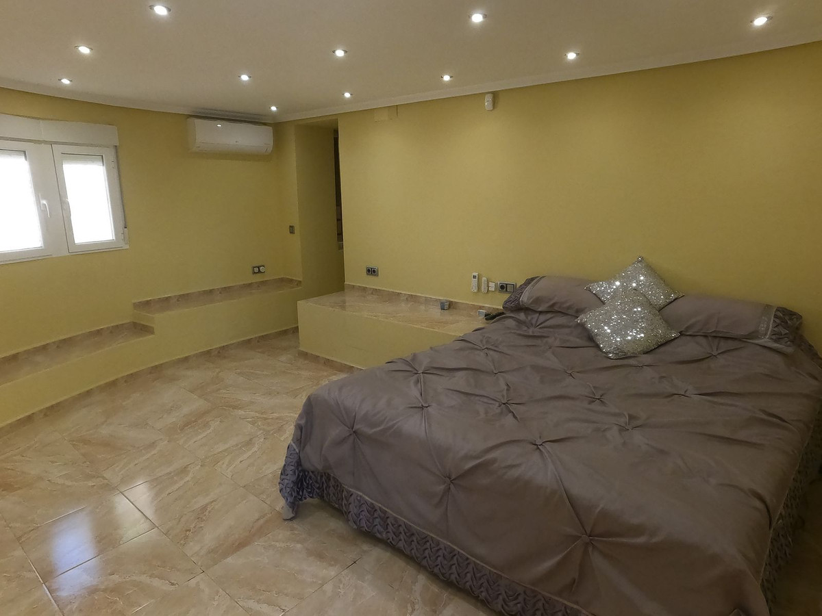 For sale - 5 Bedroom 4 Bathroom House - Detached Villa in Algorfa - Algorfa Centro  - Alicante
