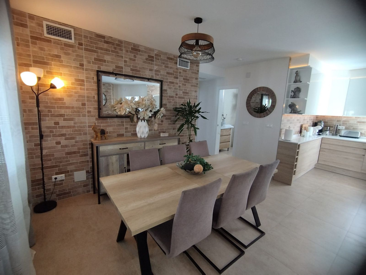 For sale - 5 Bedroom 3 Bathroom House - Detached Villa in Torrevieja - Torrevieja Centro  - Alicante
