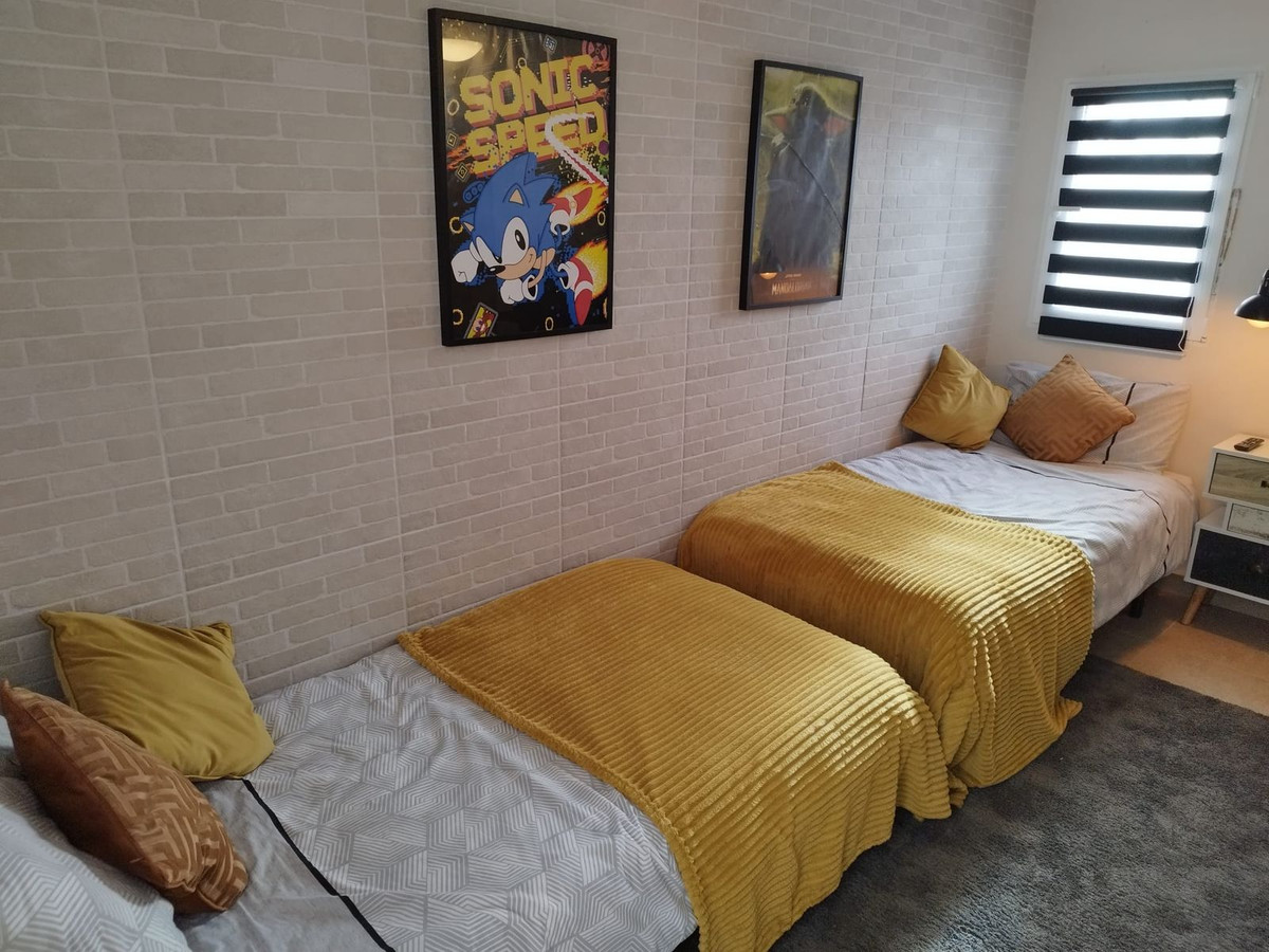 For sale - 5 Bedroom 3 Bathroom House - Detached Villa in Torrevieja - Torrevieja Centro  - Alicante