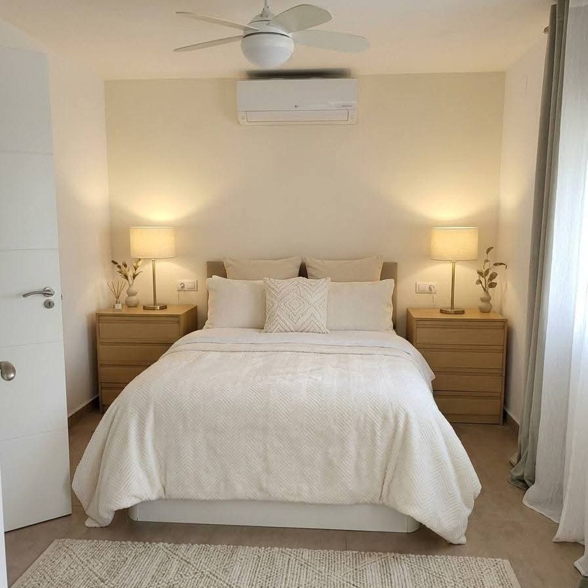For sale - 5 Bedroom 3 Bathroom House - Detached Villa in Torrevieja - Torrevieja Centro  - Alicante