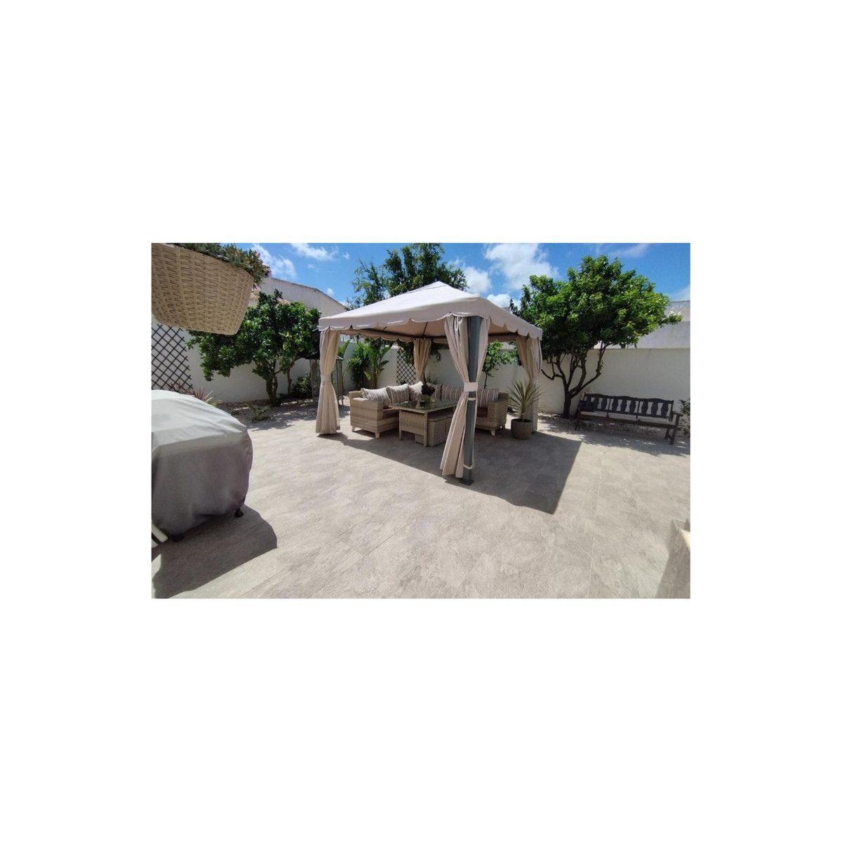 For sale - 5 Bedroom 3 Bathroom House - Detached Villa in Torrevieja - Torrevieja Centro  - Alicante