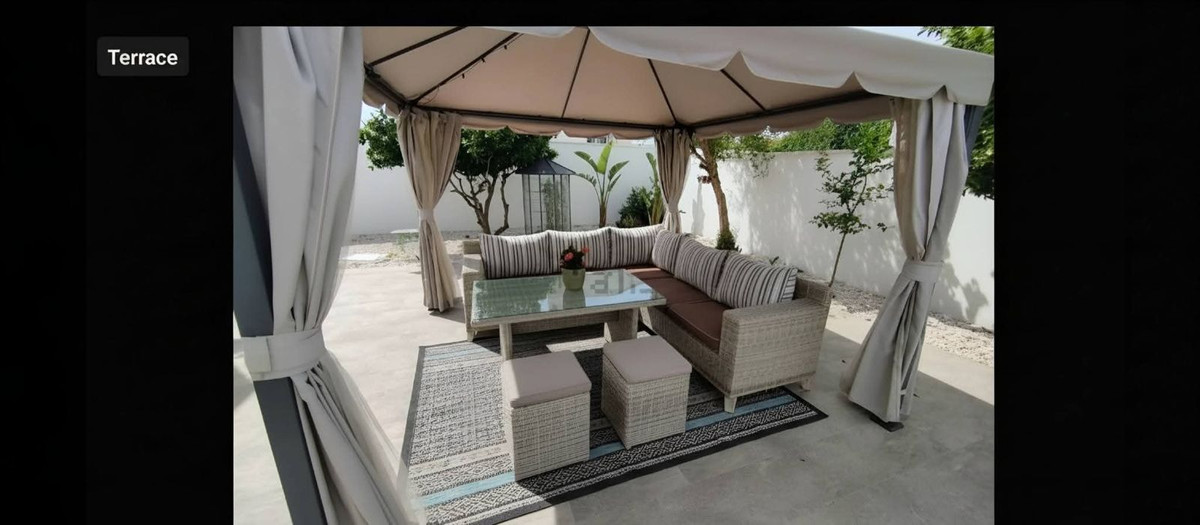 For sale - 5 Bedroom 3 Bathroom House - Detached Villa in Torrevieja - Torrevieja Centro  - Alicante