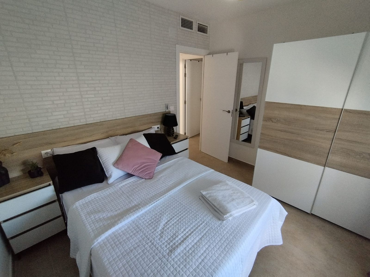 For sale - 5 Bedroom 3 Bathroom House - Detached Villa in Torrevieja - Torrevieja Centro  - Alicante