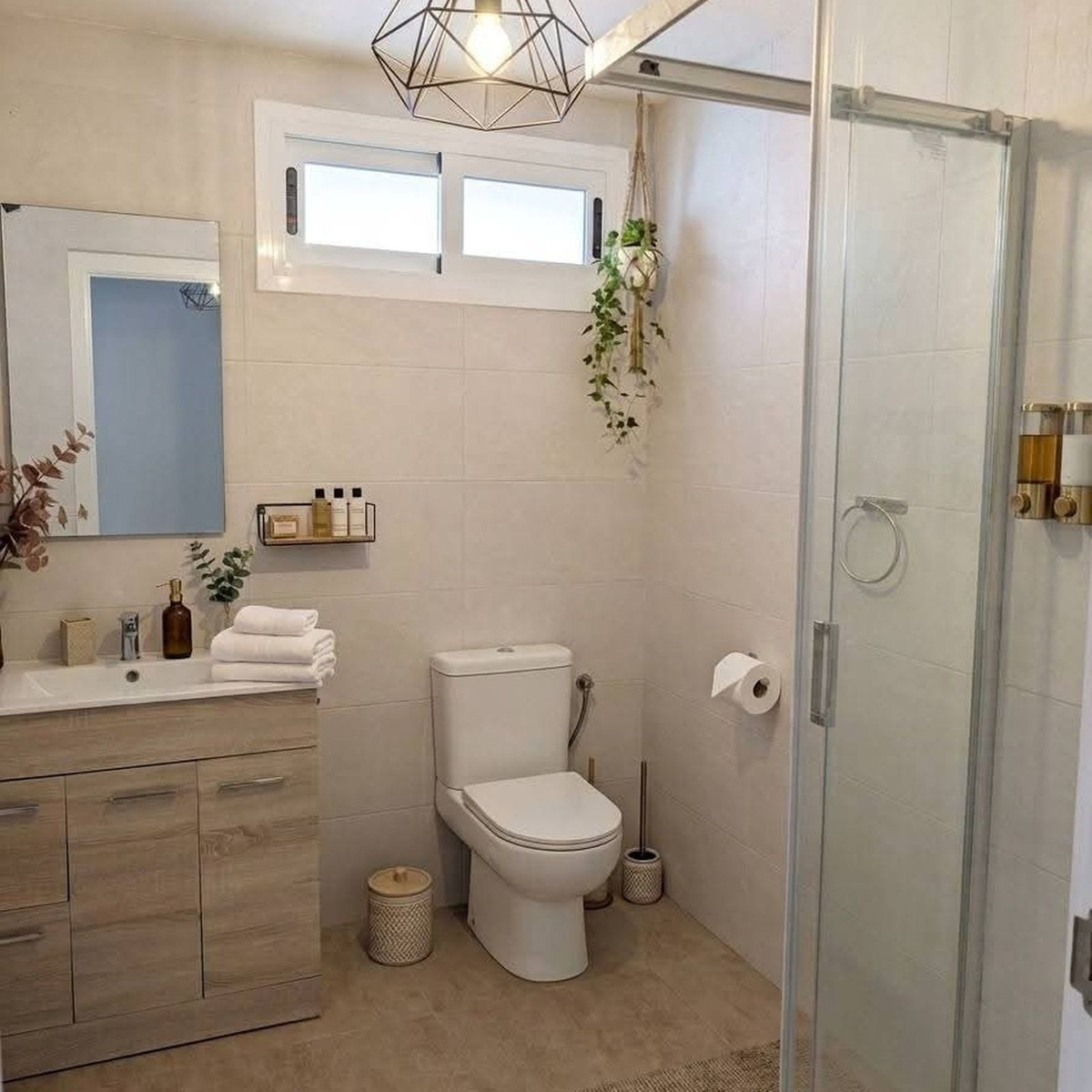 For sale - 5 Bedroom 3 Bathroom House - Detached Villa in Torrevieja - Torrevieja Centro  - Alicante