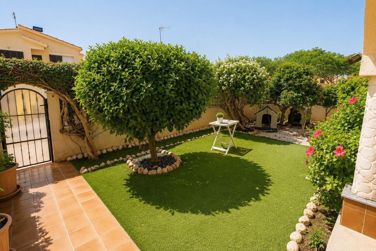 For sale - 2 Bedroom 2 Bathroom Apartment - Ground Floor Apartment in Orihuela - Lomas de Cabo Roig  - Alicante