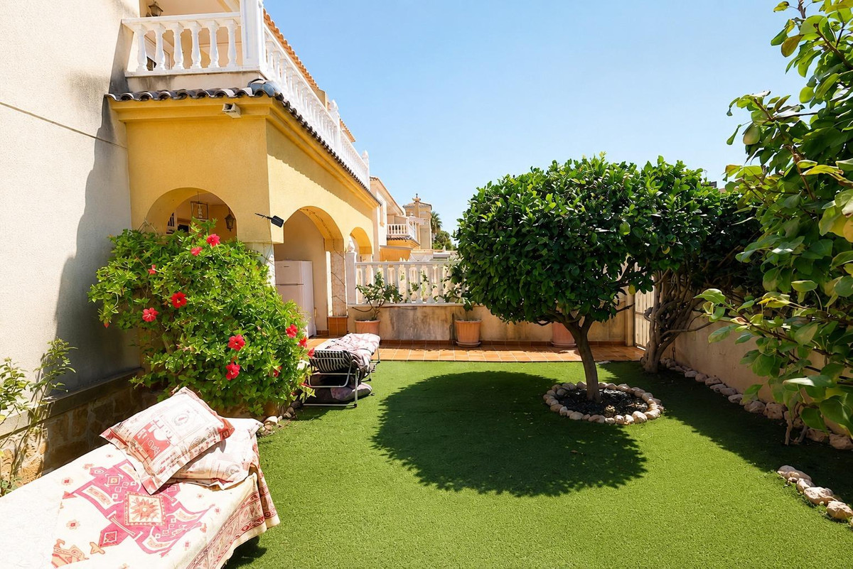 For sale - 2 Bedroom 2 Bathroom Apartment - Ground Floor Apartment in Orihuela - Lomas de Cabo Roig  - Alicante
