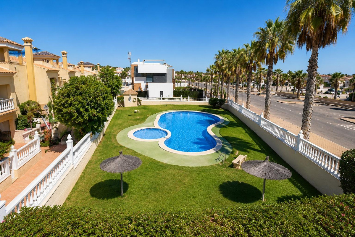 For sale - 2 Bedroom 2 Bathroom Apartment - Ground Floor Apartment in Orihuela - Lomas de Cabo Roig  - Alicante