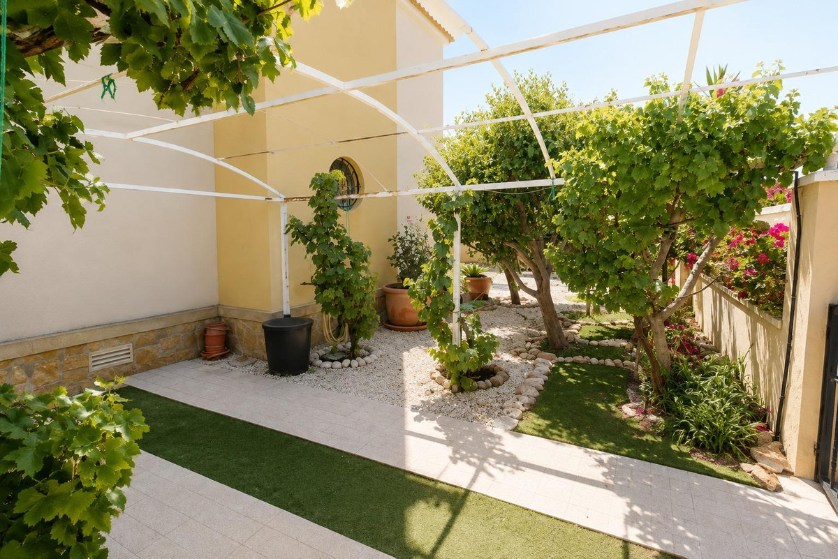 For sale - 2 Bedroom 2 Bathroom Apartment - Ground Floor Apartment in Orihuela - Lomas de Cabo Roig  - Alicante