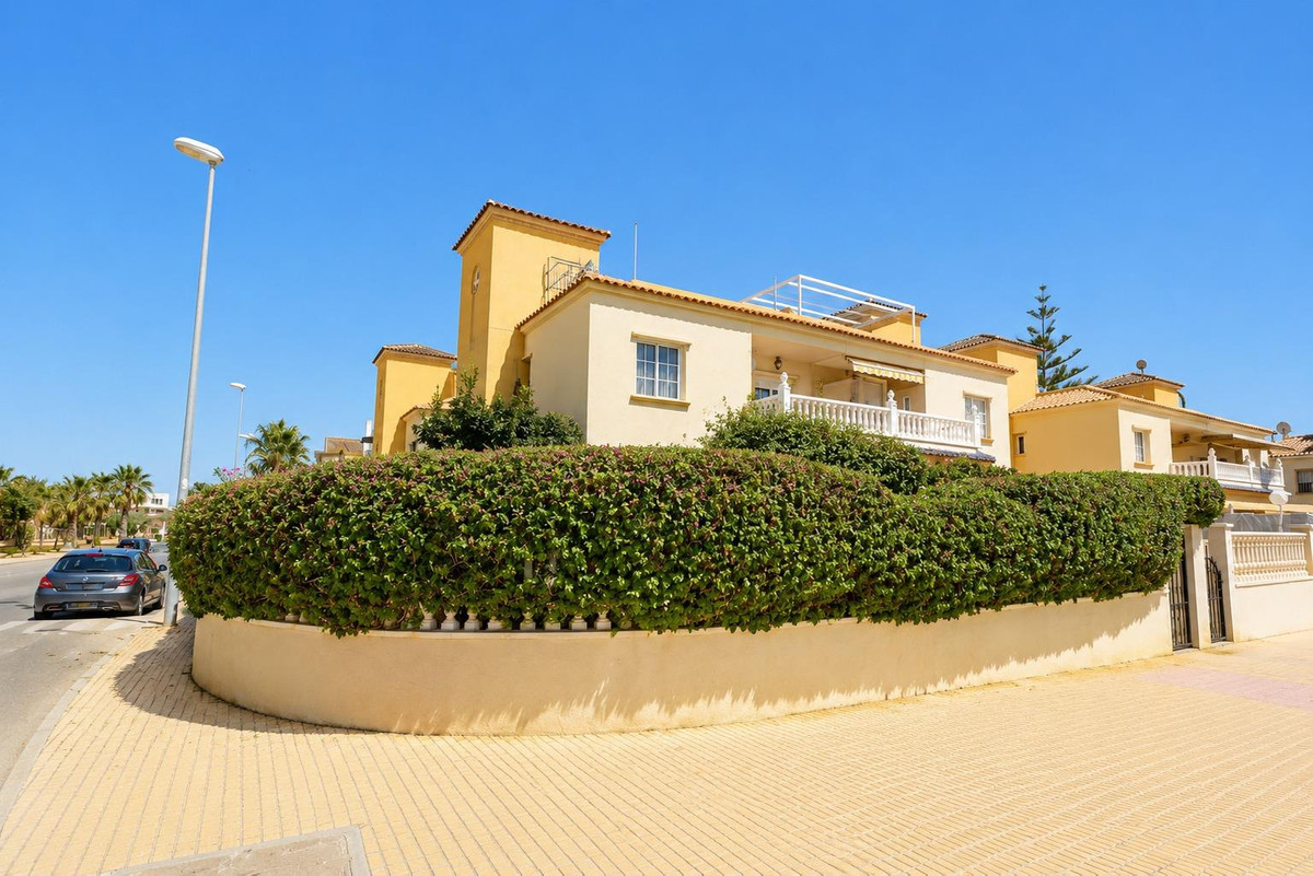 For sale - 2 Bedroom 2 Bathroom Apartment - Ground Floor Apartment in Orihuela - Lomas de Cabo Roig  - Alicante