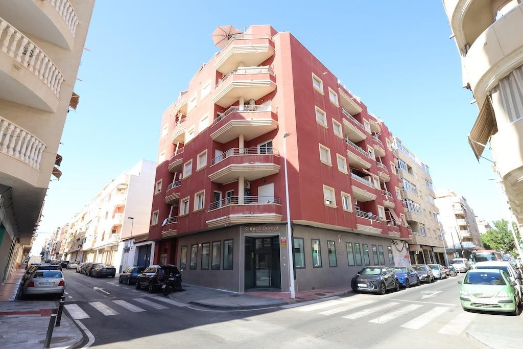 For sale - 1 Bedroom 1 Bathroom Apartment - Middle Floor Apartment in Torrevieja - Torrevieja Centro  - Alicante