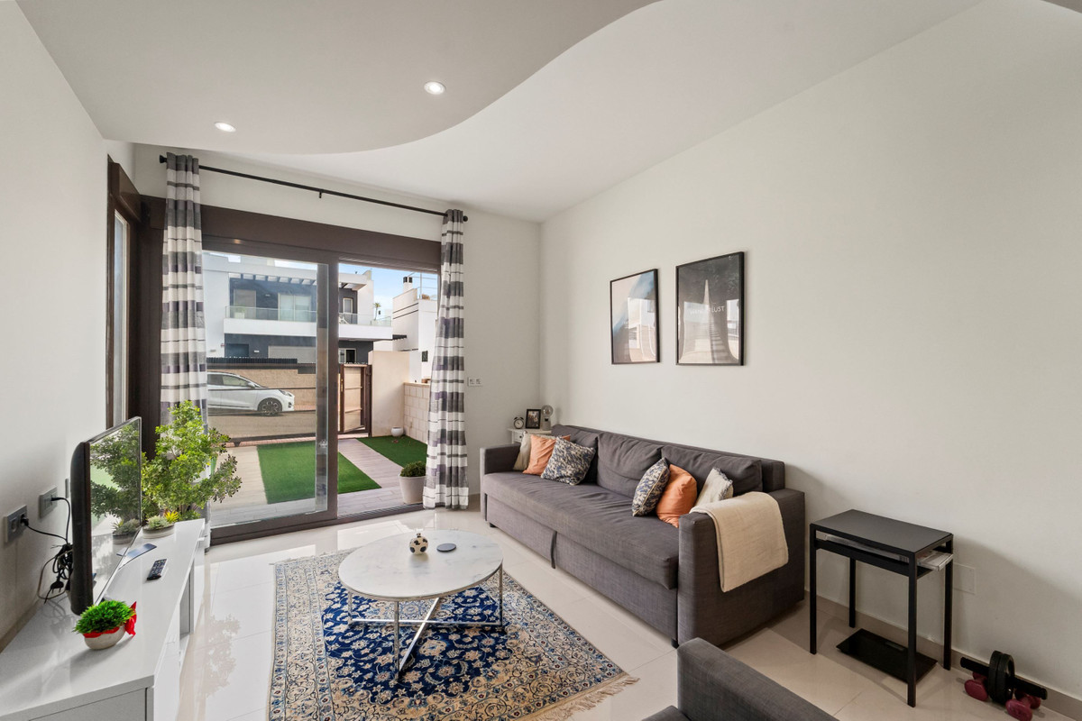 For sale - 2 Bedroom 2 Bathroom House - Townhouse in Orihuela - Villamartin  - Alicante