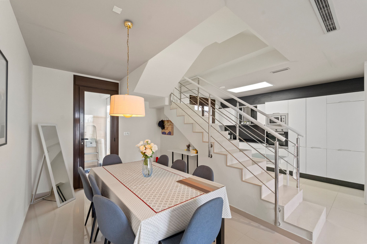 For sale - 2 Bedroom 2 Bathroom House - Townhouse in Orihuela - Villamartin  - Alicante