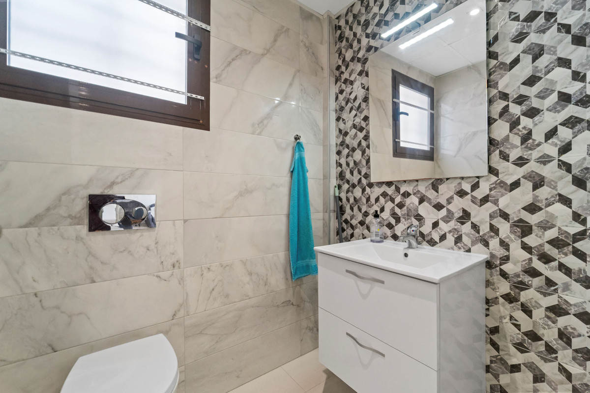 For sale - 2 Bedroom 2 Bathroom House - Townhouse in Orihuela - Villamartin  - Alicante