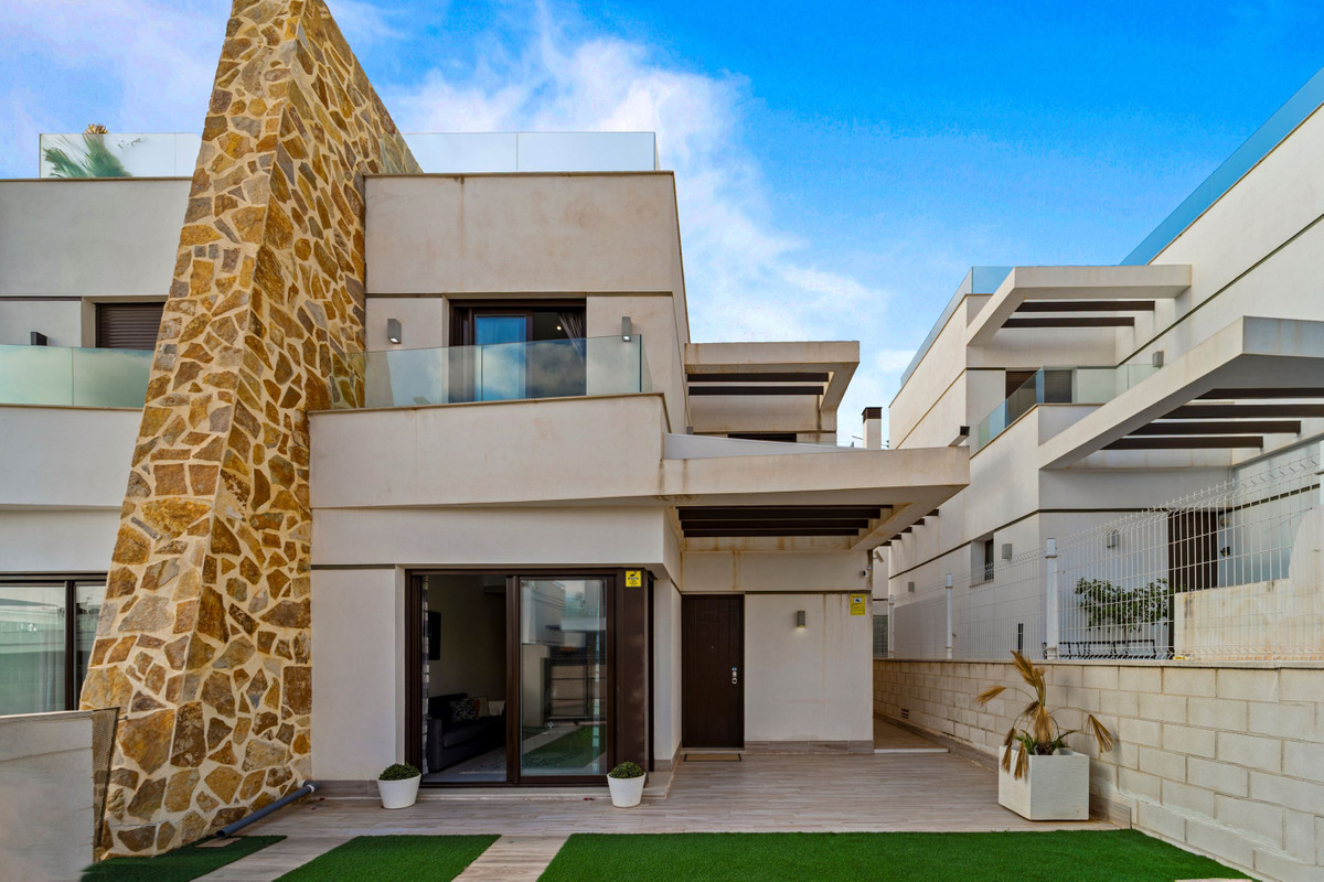 For sale - 2 Bedroom 2 Bathroom House - Townhouse in Orihuela - Villamartin  - Alicante